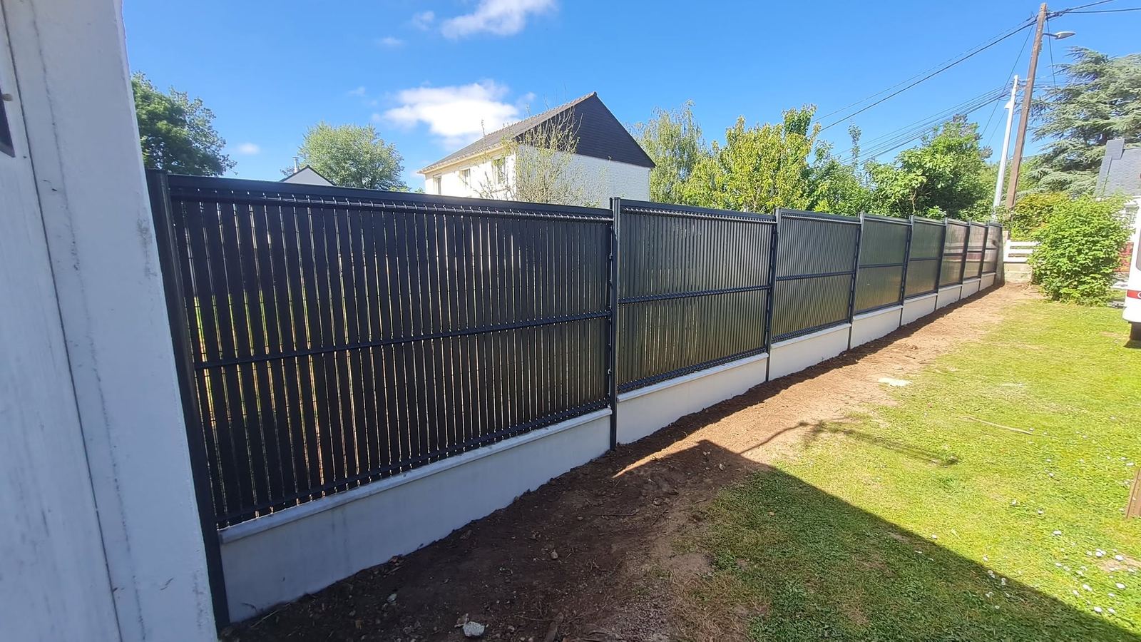 Cloture aluminium sur muret - DLB Maconnerie